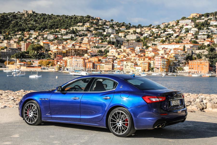  Maserati Ghibli S GranSport 2017 года  (фото 2 из 40)
